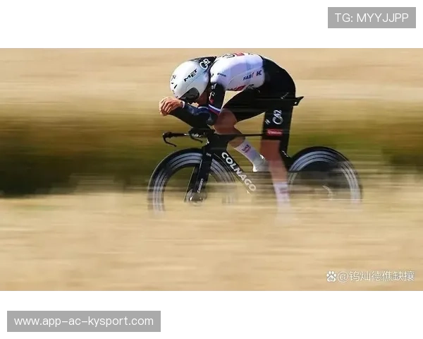 自行车运动员提升平路冲刺输出